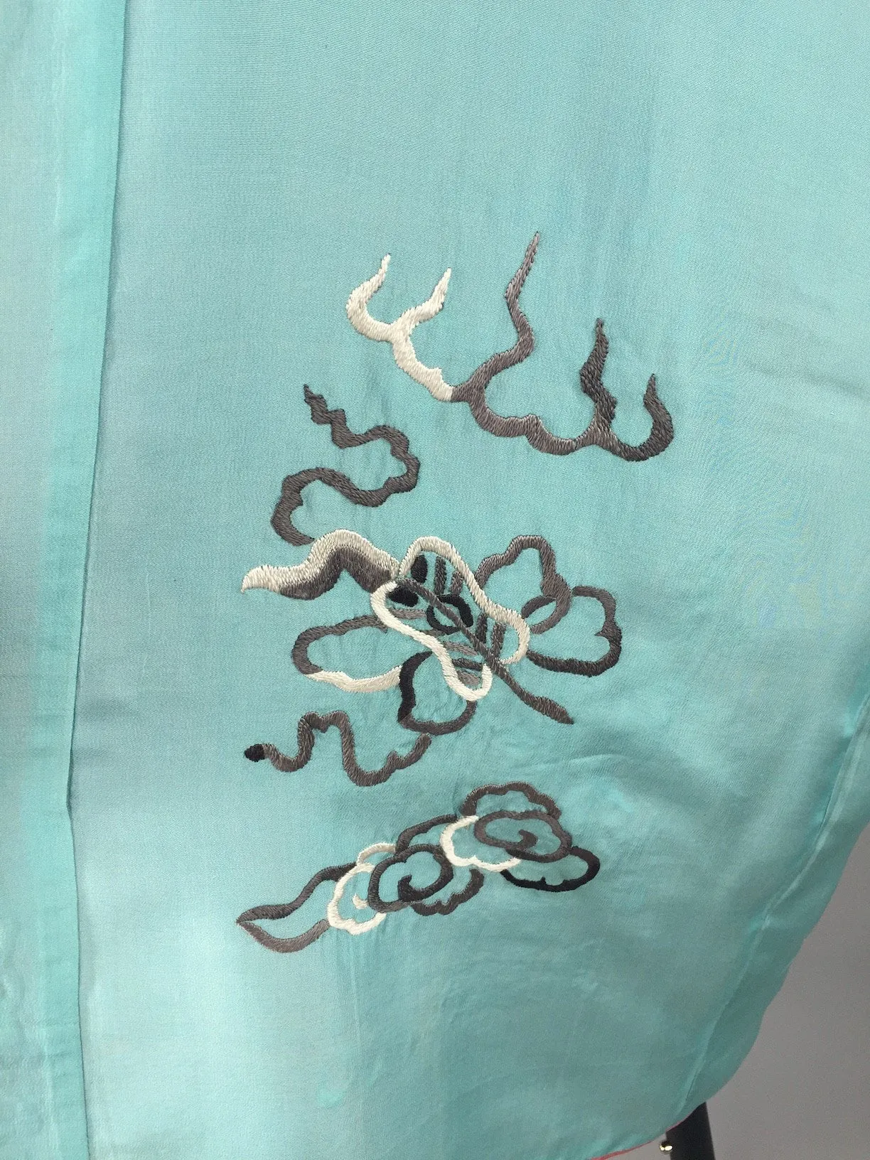 1920s Vintage Silk Robe / Reversible Embroidered Dragons