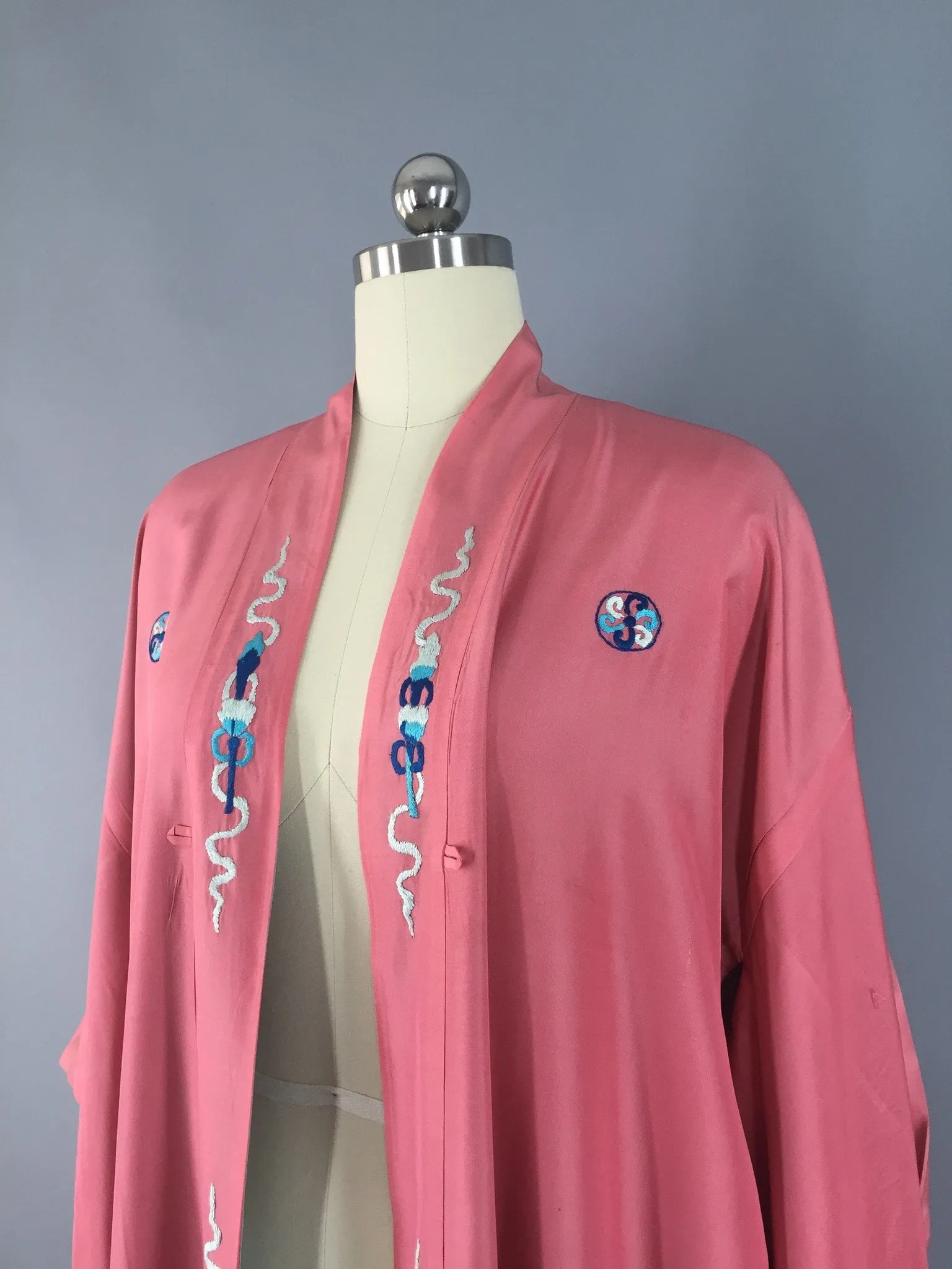 1920s Vintage Silk Robe / Reversible Embroidered Dragons