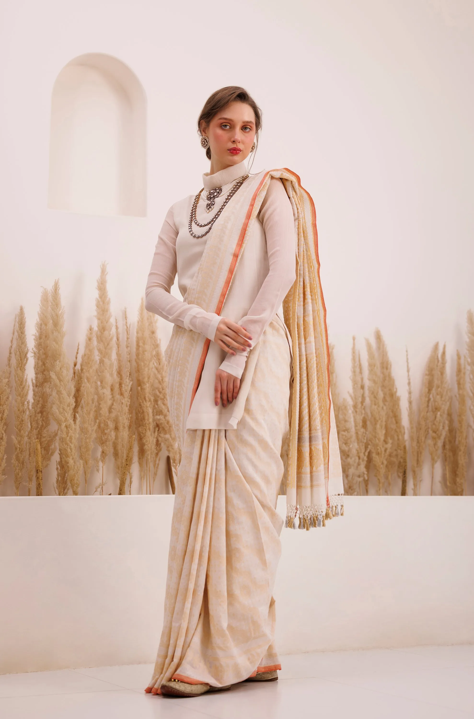 Aarvi Saree