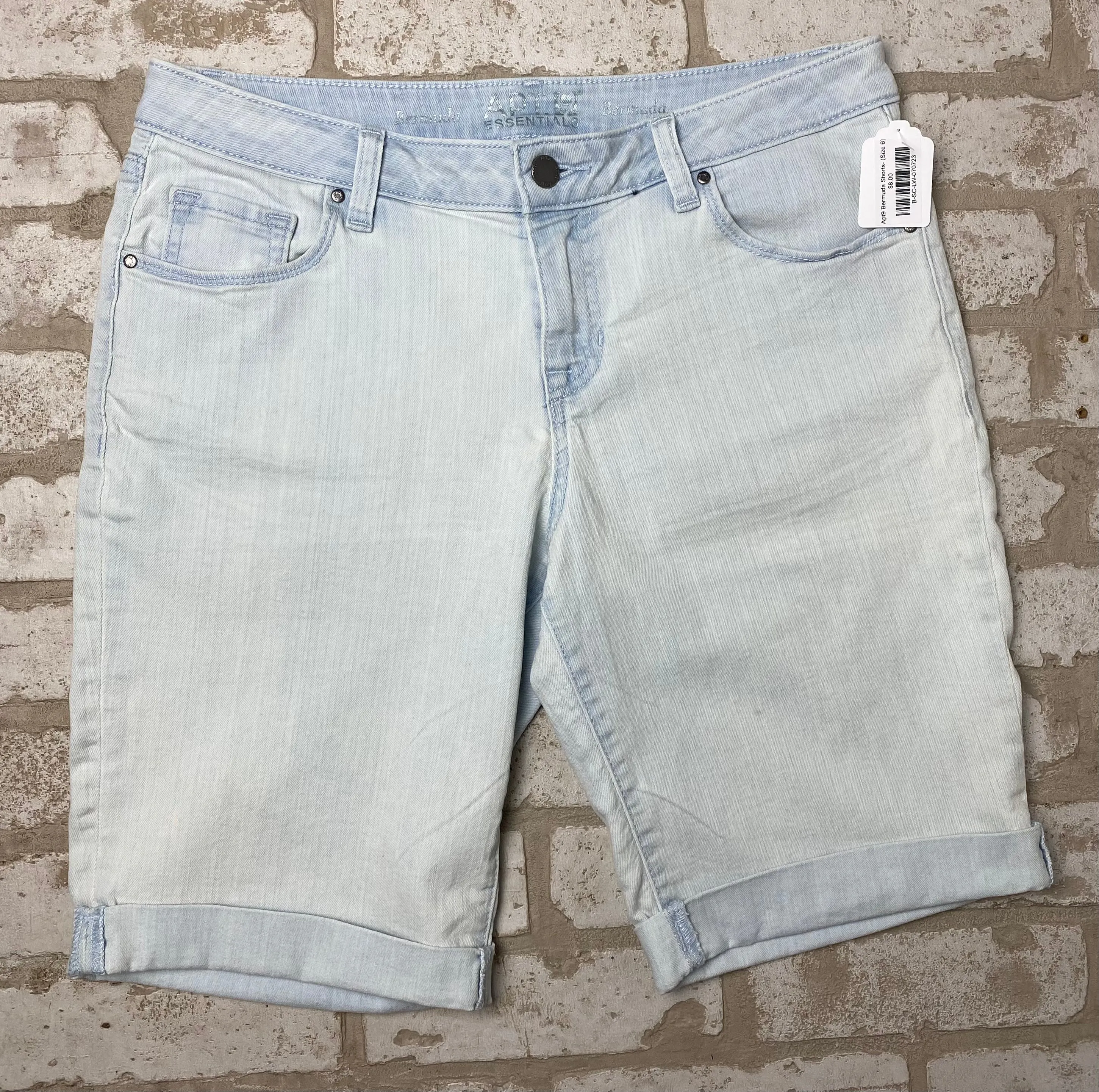 Apt9 Bermuda Shorts- (Size 6)