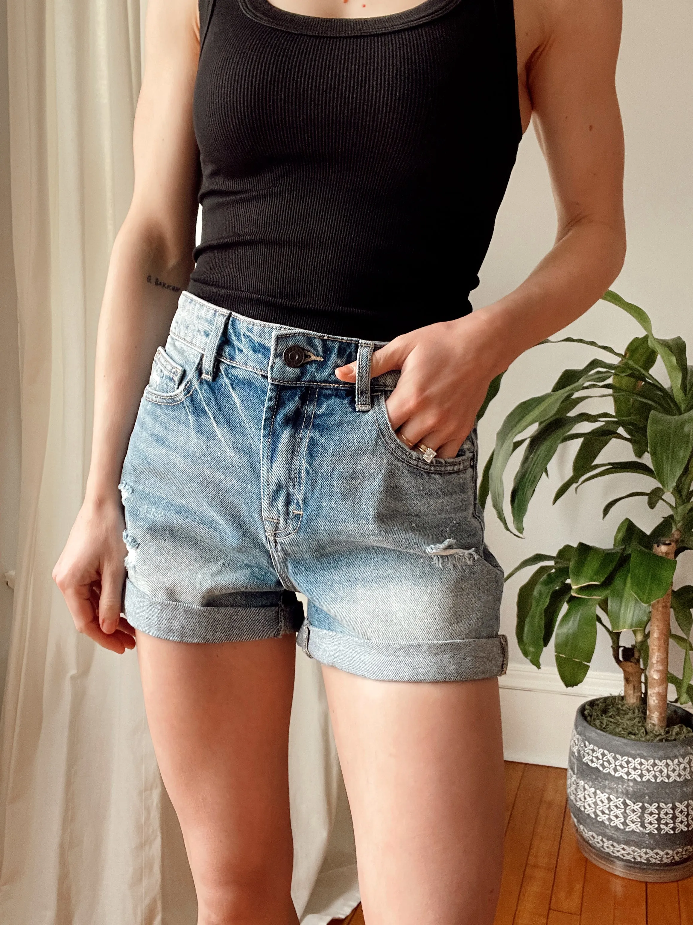 HIDDEN Riley High Rise Roll Up Boyfriend Shorts