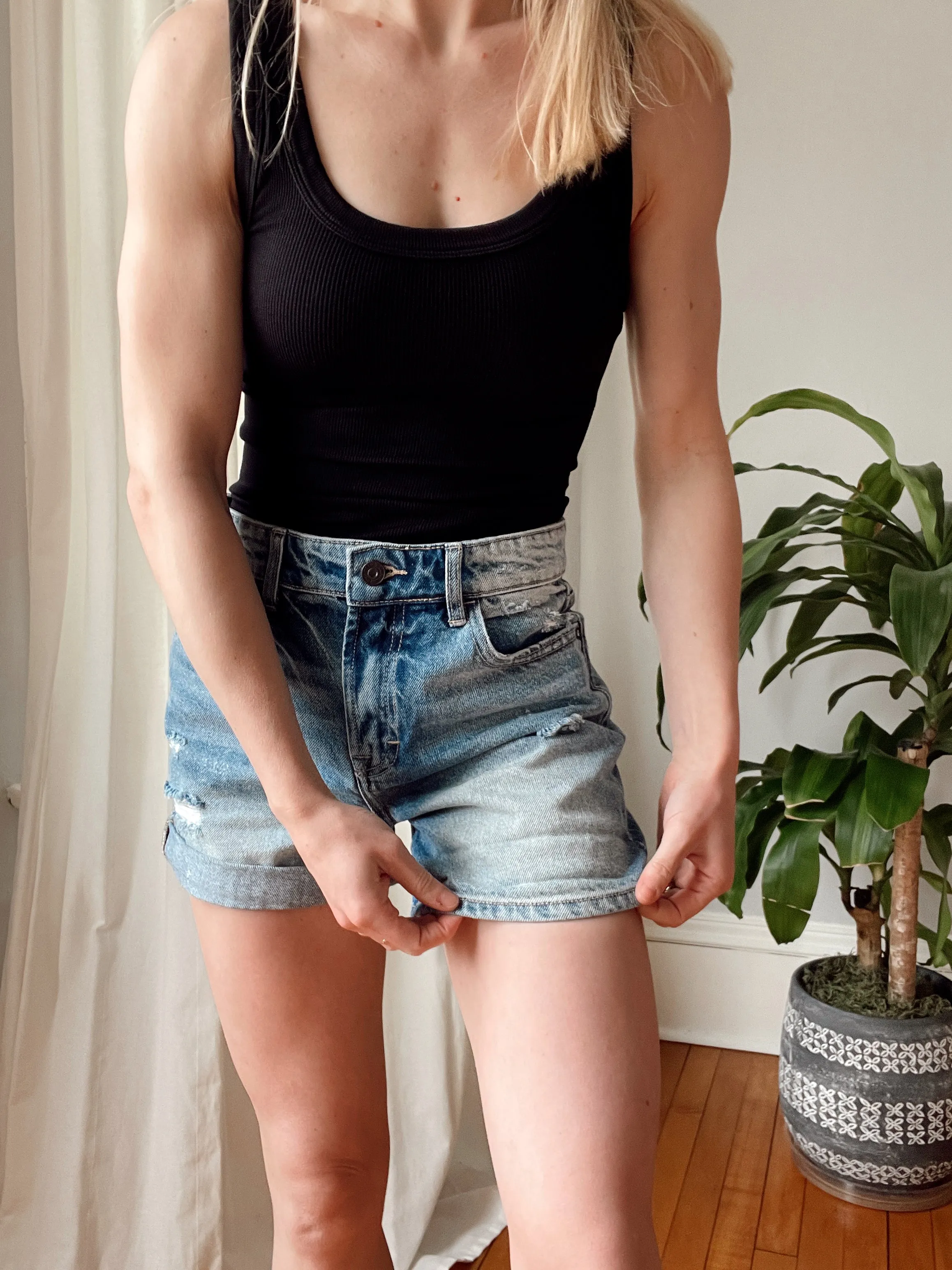 HIDDEN Riley High Rise Roll Up Boyfriend Shorts