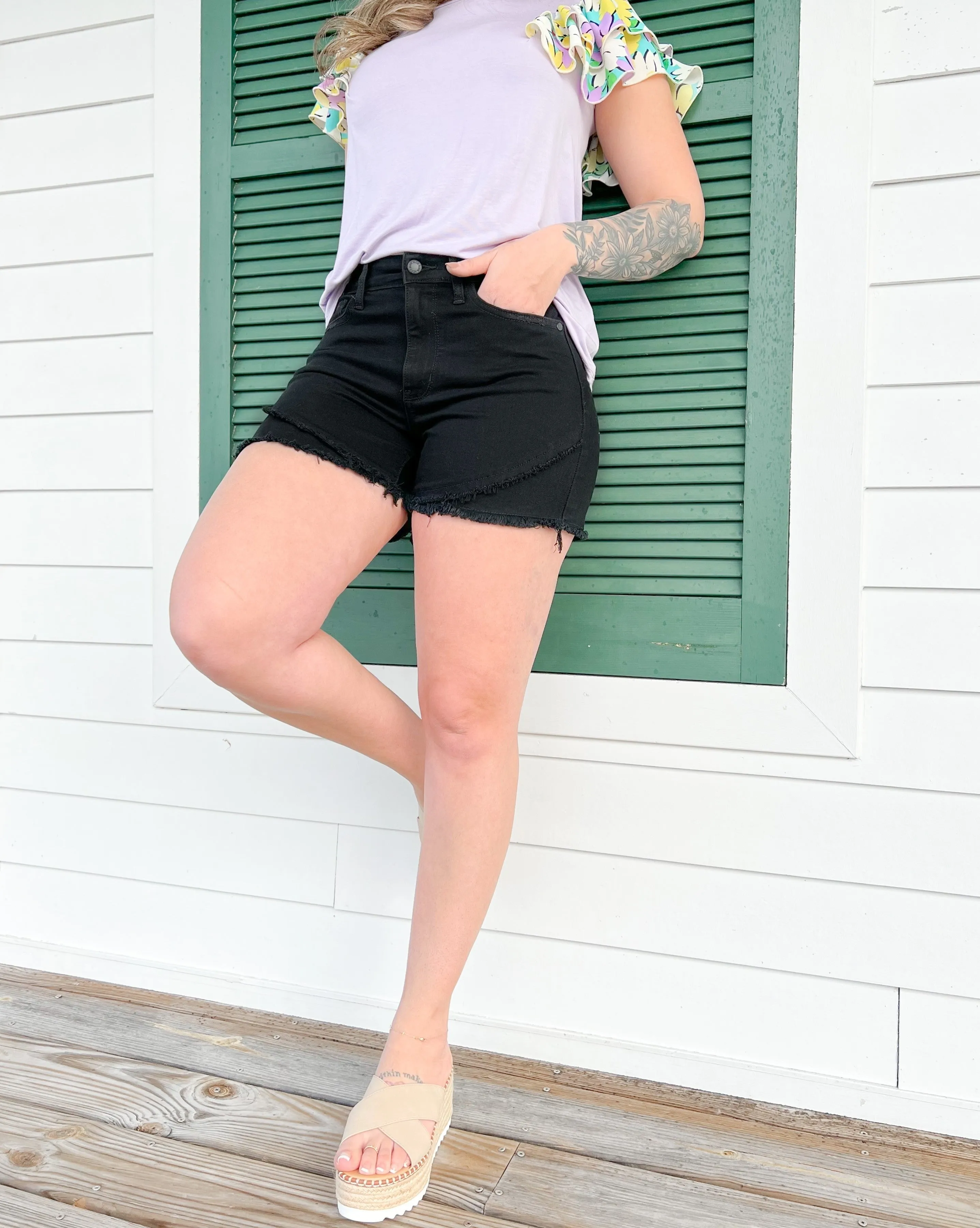 Judy Blue Field of Tulips black frayed Tulip Hem Shorts