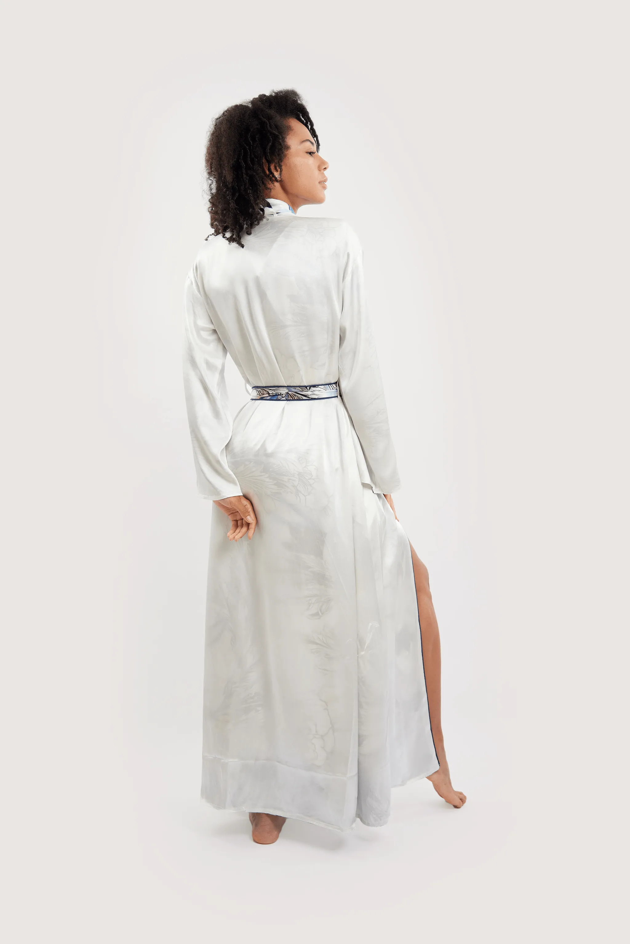 MALKA NILOFAR IVORY SILK ROBE