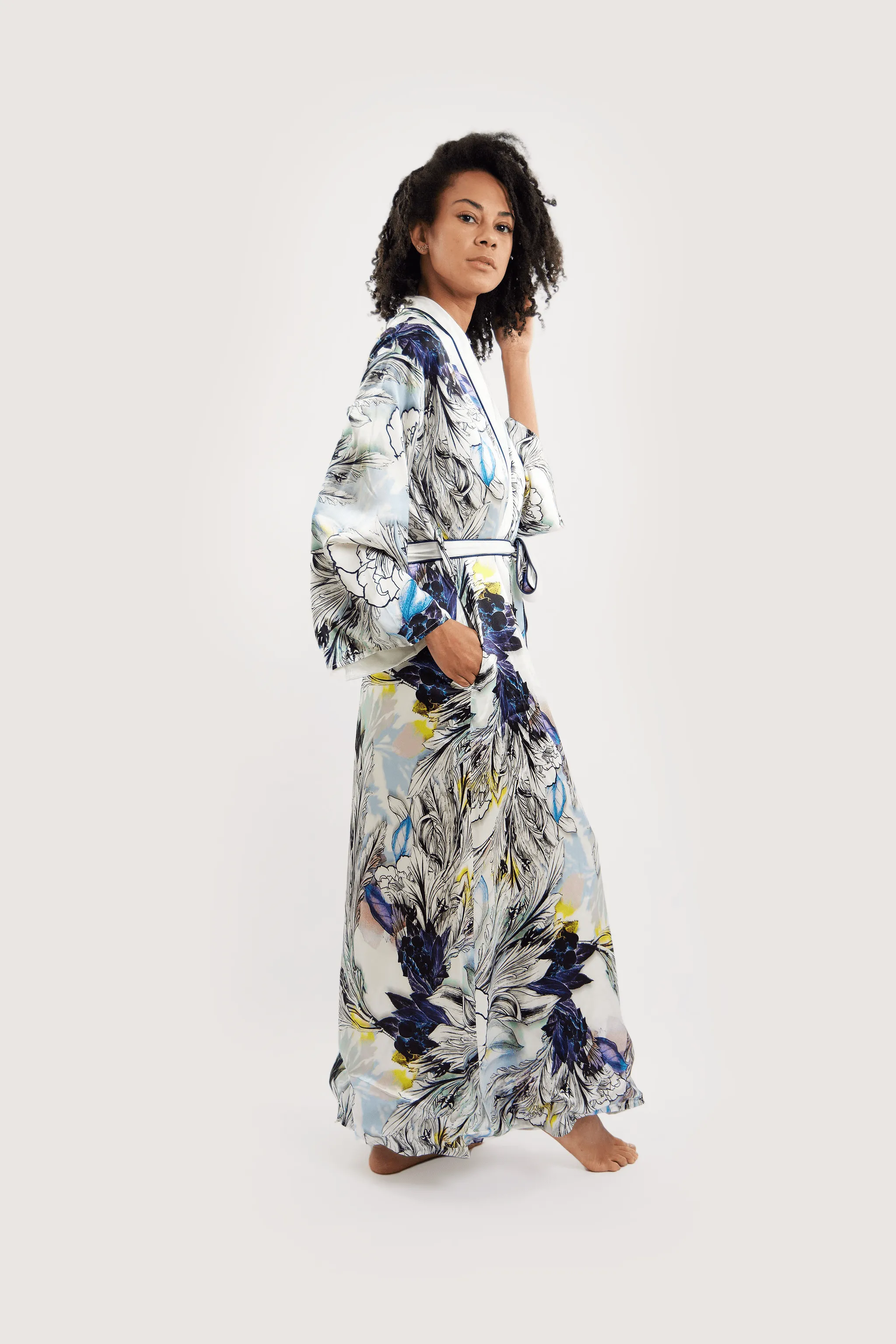MALKA NILOFAR IVORY SILK ROBE